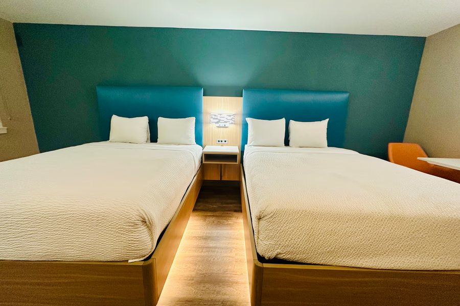 La Quinta Inn by Wyndham Costa Mesa Newport Beach — Guest room