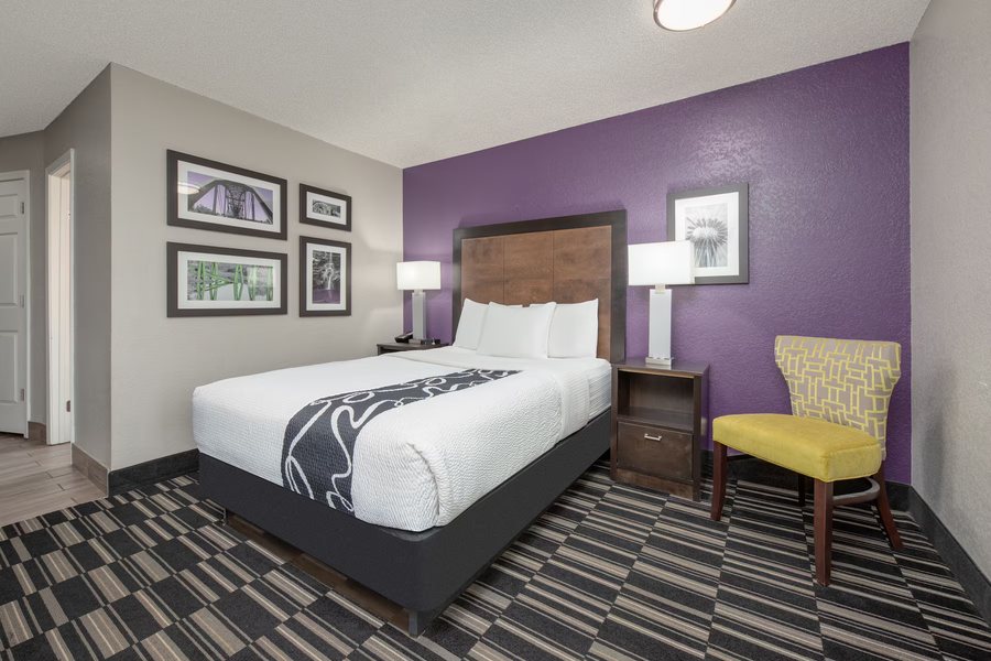 La Quinta Inn By Wyndham El Dorado — Guest room