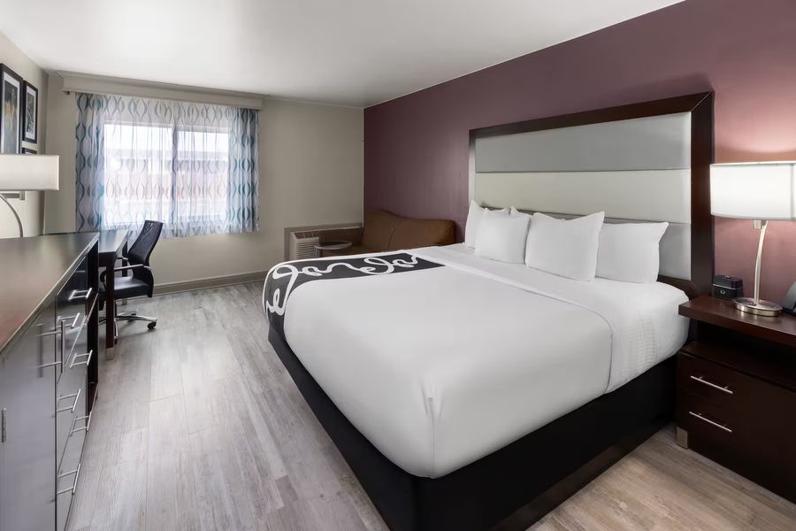 La Quinta Inn by Wyndham Fort Collins Fort Collins Colorado — Guest room