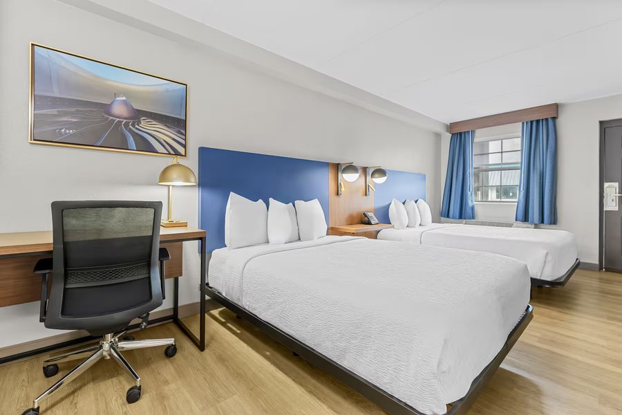 La Quinta Inn by Wyndham Huntsville Research Park — Guest room