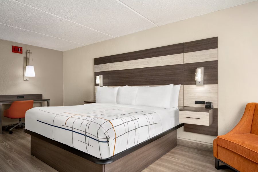La Quinta Inn by Wyndham Lexington — Guest room