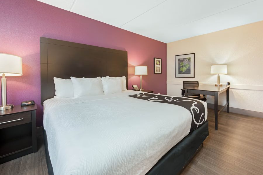 La Quinta Inn by Wyndham Miami Airport North Miami Florida — Guest room