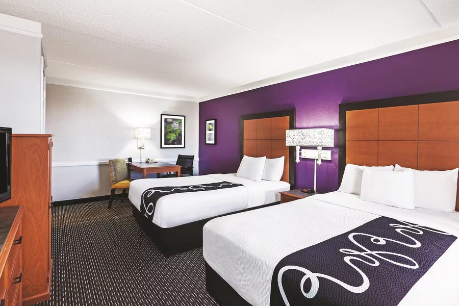 La Quinta Inn by Wyndham Midland — Guest room