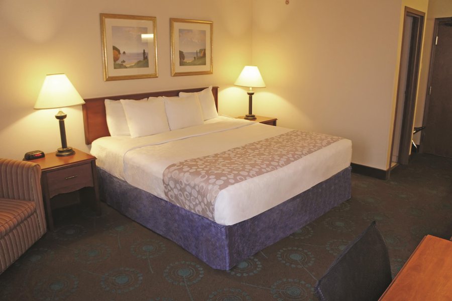 La Quinta Inn by Wyndham Omaha Southwest — Guest room