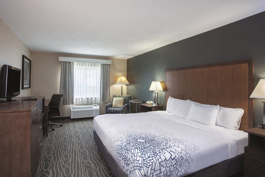 La Quinta Inn by Wyndham Richmond South — Guest room