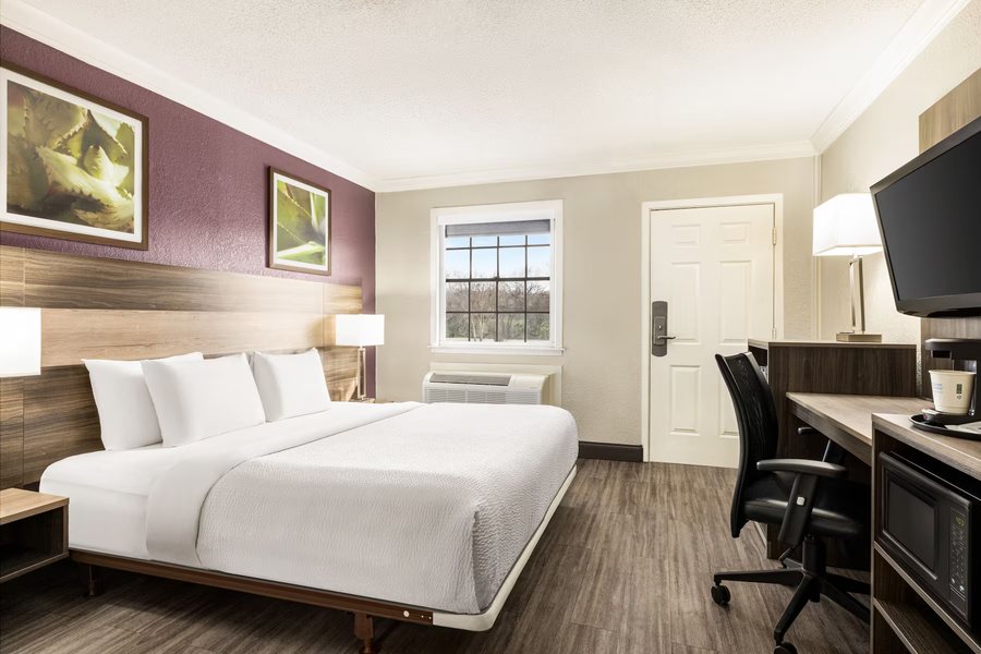 La Quinta Inn by Wyndham San Antonio Lackland — Guest room
