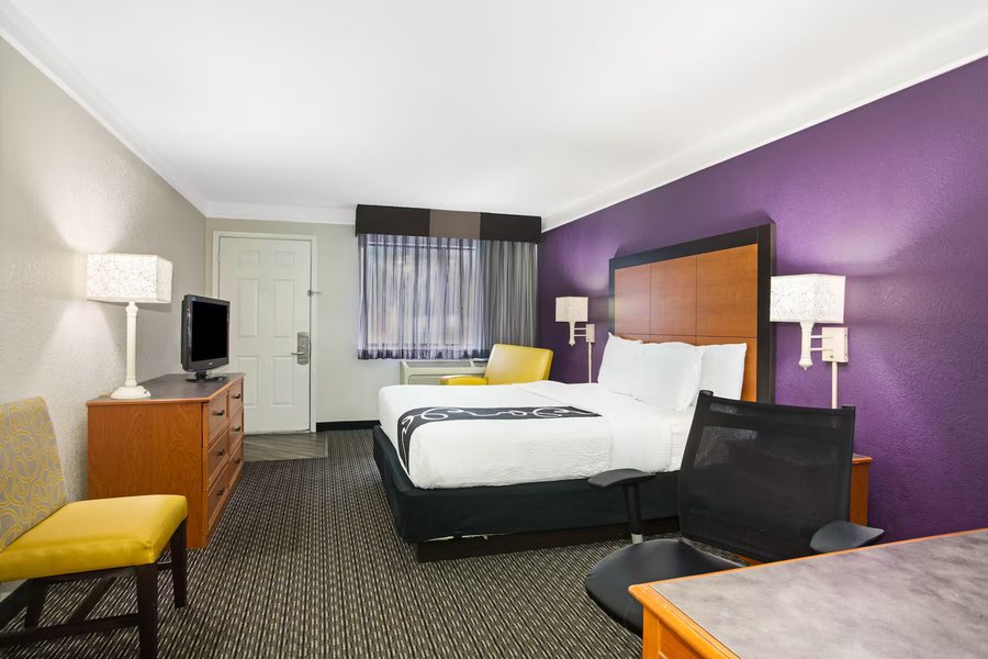 La Quinta Inn by Wyndham San Marcos — Guest room