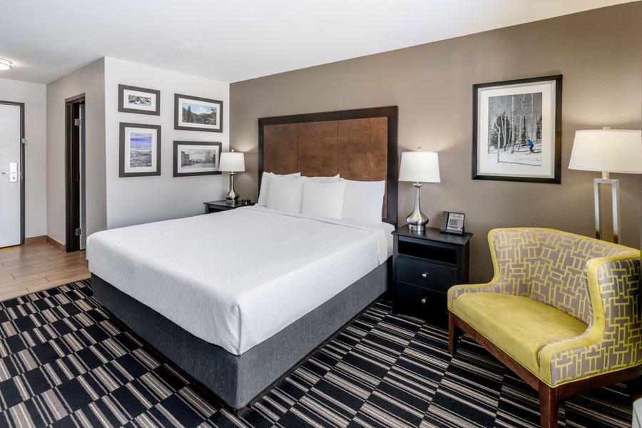 La Quinta Inn by Wyndham Steamboat Springs — Guest room