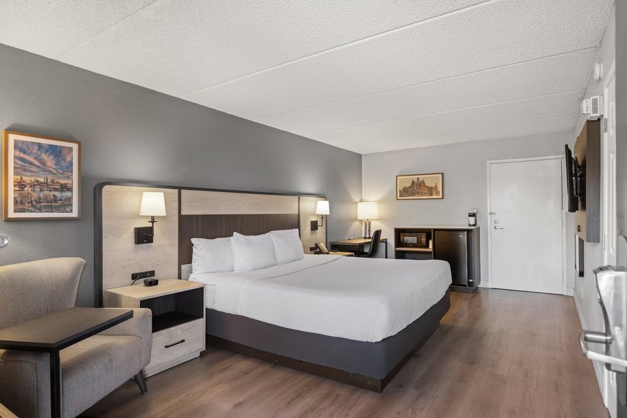 La Quinta Inn By Wyndham Stockton — Guest room