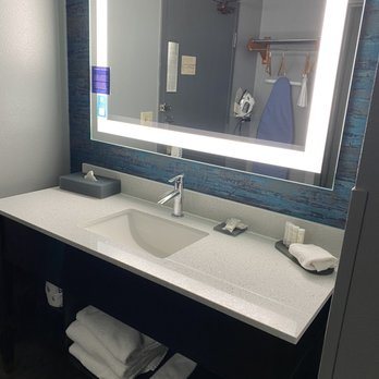 La Quinta Inn by Wyndham Wausau — Bathroom