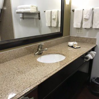 La Quinta INN Suites Austin Cedar Park — Bathroom