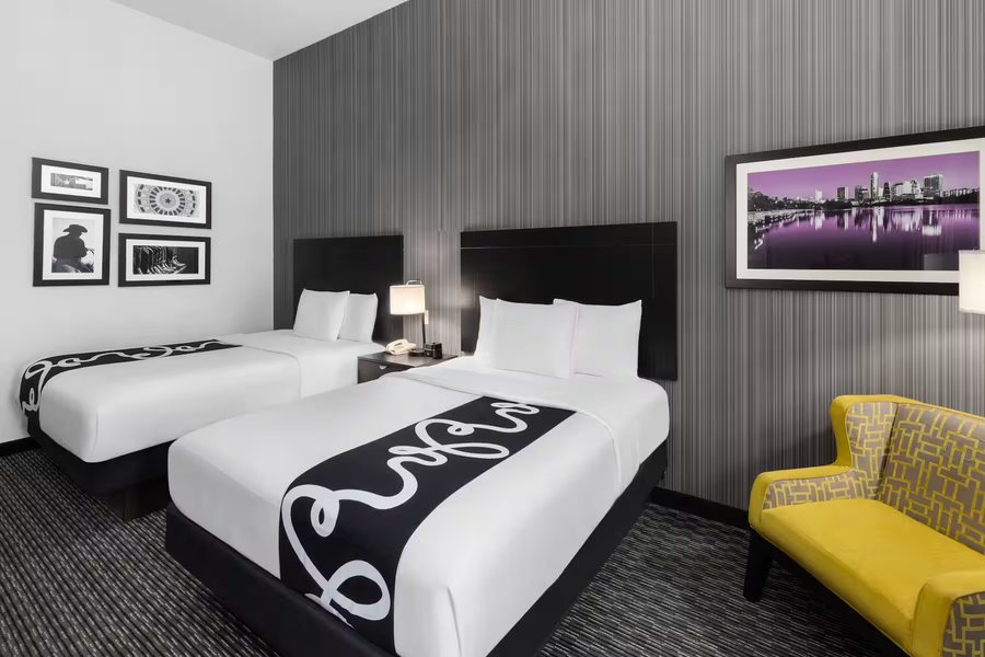 La Quinta INN Suites Austin Cedar Park — Guest room