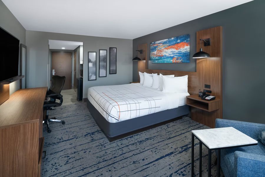 La Quinta Inn Suites by Wyndham Albany GA — Guest room