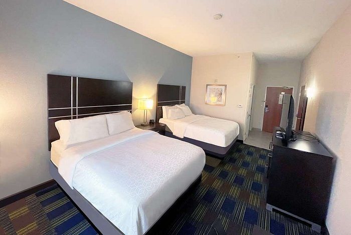 La Quinta Inn Suites by Wyndham Ankeny IA Des Moines IA — Guest room