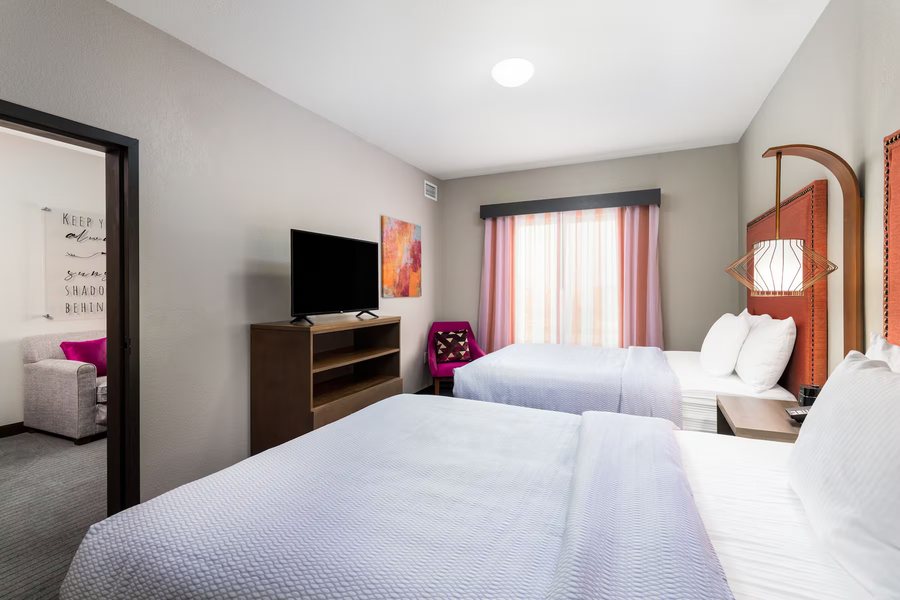 La Quinta Inn Suites by Wyndham Augusta Fort Eisenhower — Guest room
