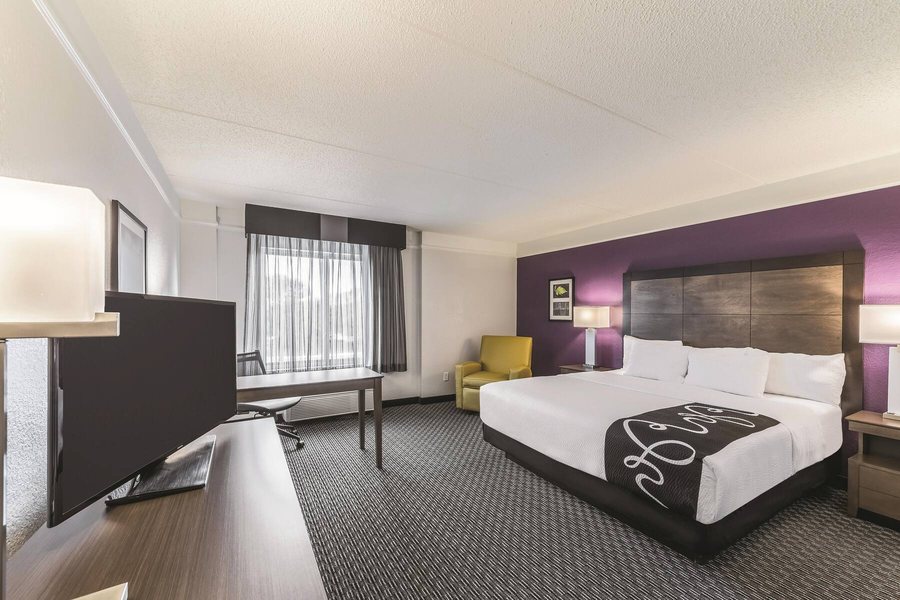 La Quinta Inn Suites by Wyndham Austin Airport — Guest room
