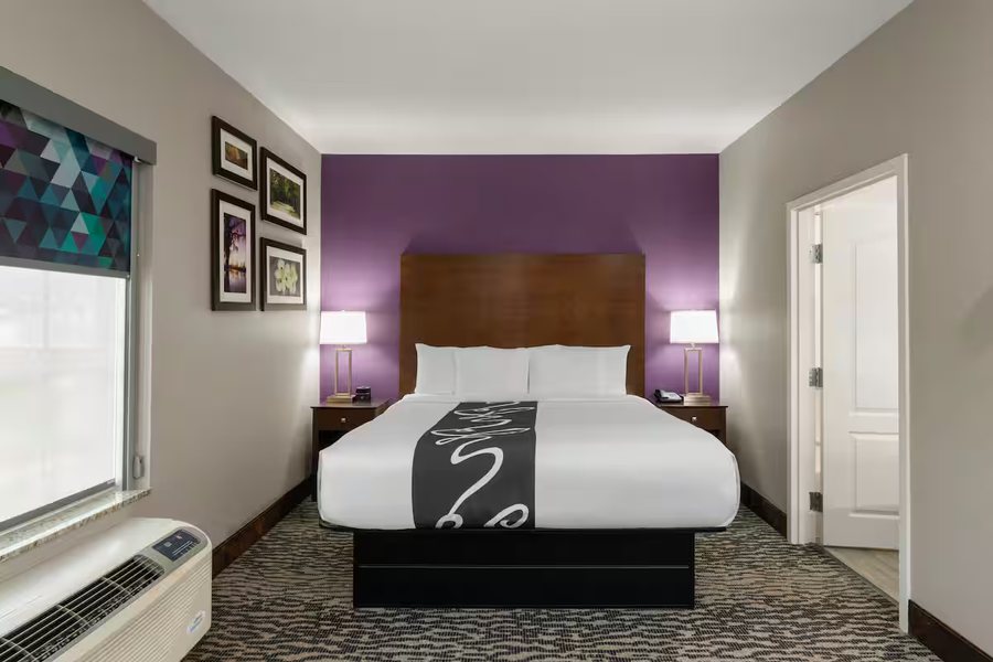 La Quinta Inn Suites by Wyndham Baton Rouge Denham Springs — Guest room