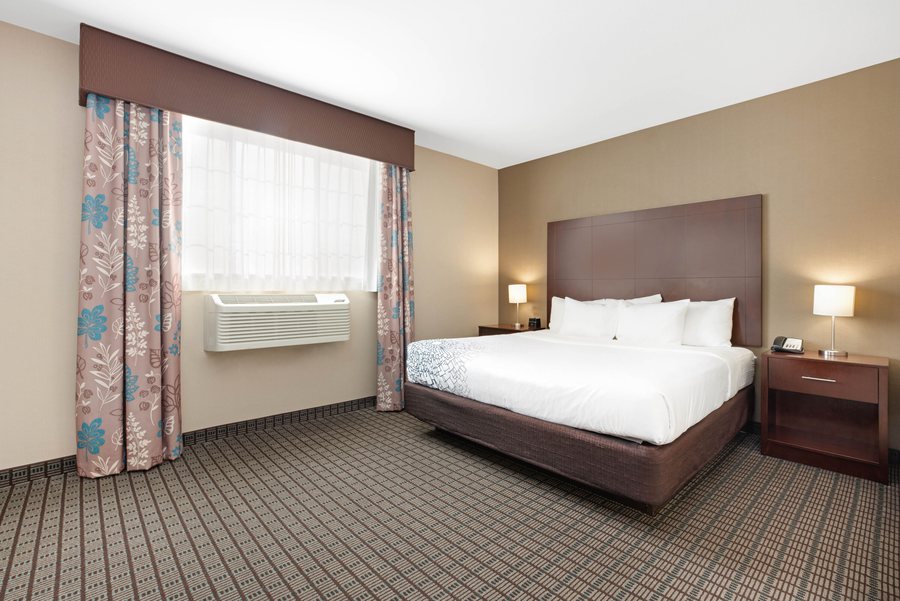 La Quinta Inn Suites by Wyndham Bellingham — Guest room