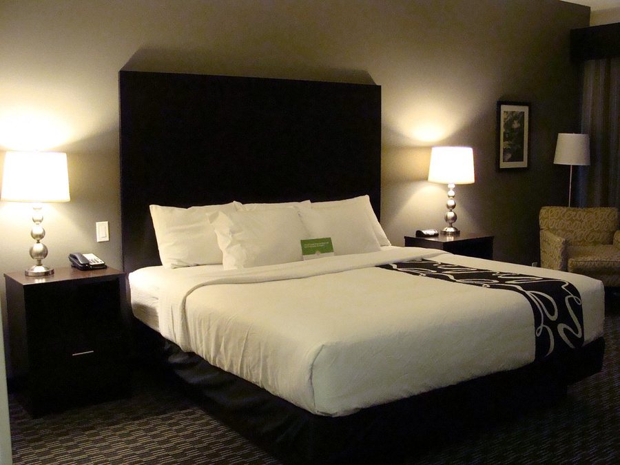 La Quinta Inn Suites by Wyndham Billings — Guest room