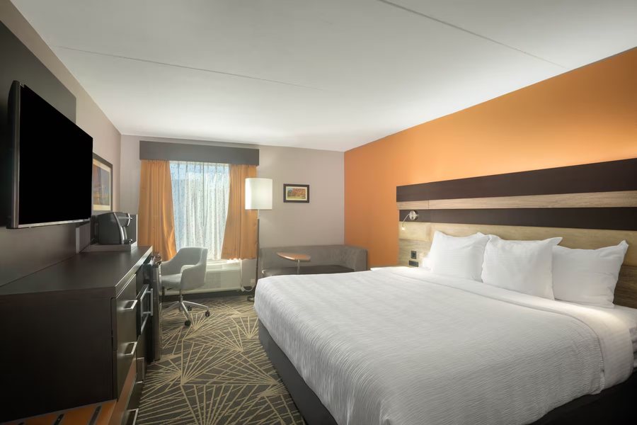La Quinta Inn Suites by Wyndham Branson — Guest room