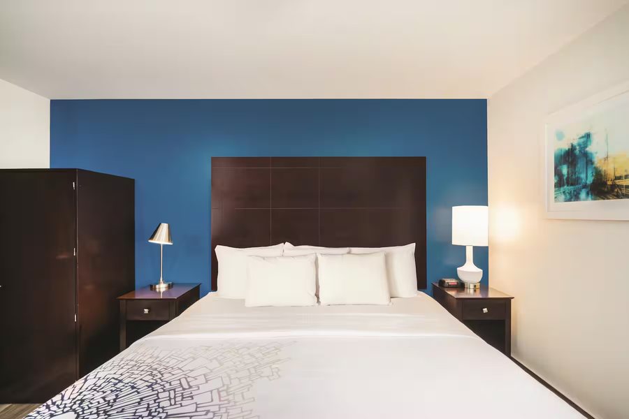 La Quinta Inn Suites by Wyndham Brooklyn Downtown — Guest room