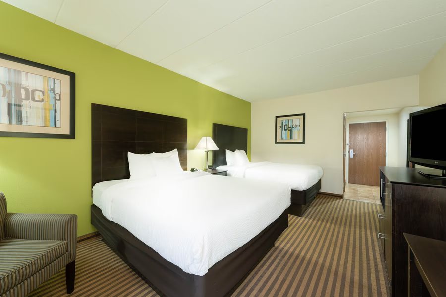 La Quinta Inn Suites By Wyndham Columbus Grove City — Guest room