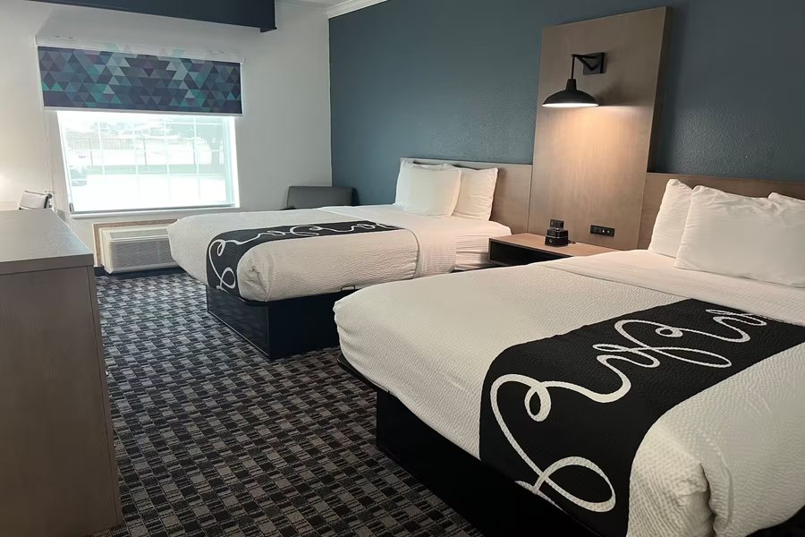 La Quinta Inn Suites by Wyndham Dalhart — Guest room