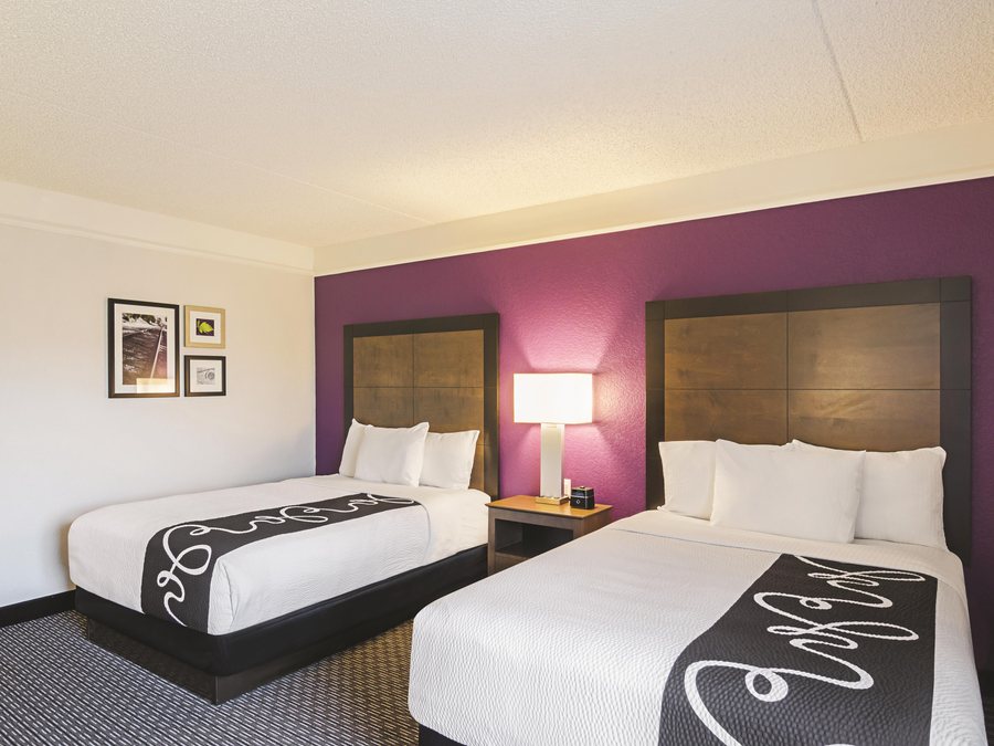 La Quinta Inn Suites by Wyndham Denver Airport Dia — Guest room