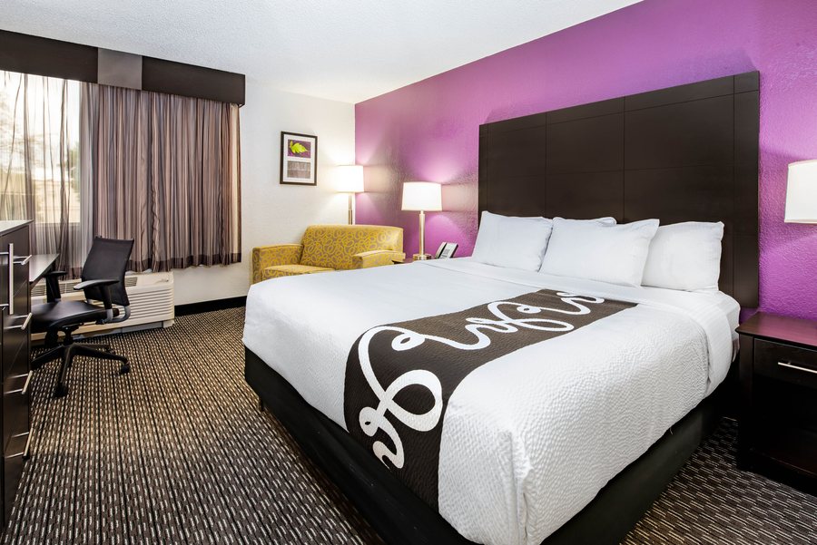 La Quinta Inn Suites by Wyndham Fort Lauderdale Tamarac — Guest room