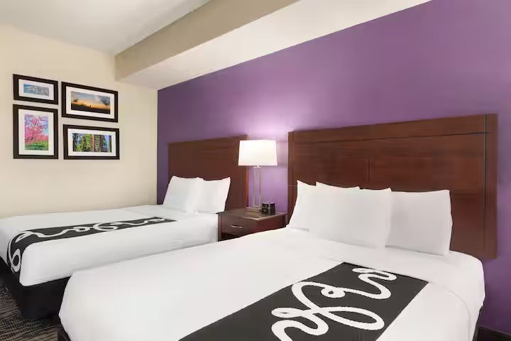 La Quinta Inn Suites by Wyndham Fresno Northwest — Guest room