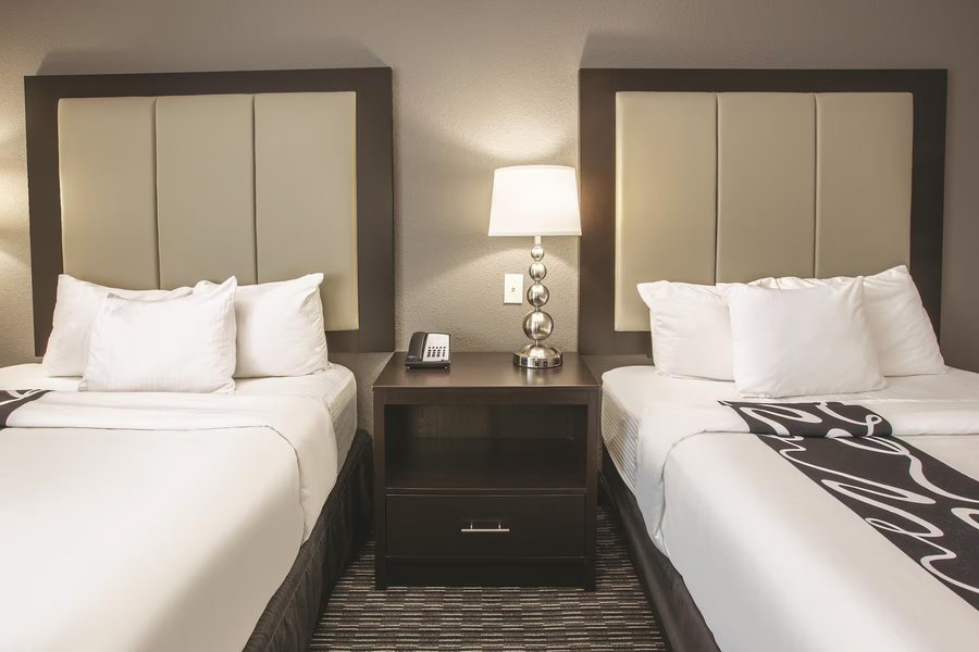 La Quinta Inn Suites by Wyndham Hattiesburg I 59 — Guest room