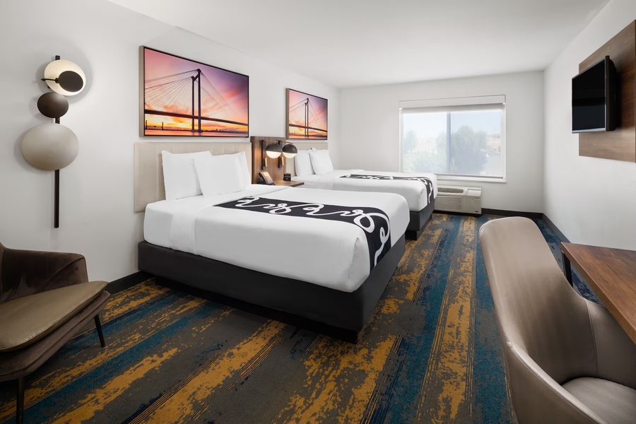 La Quinta Inn Suites by Wyndham Kennewick — Guest room