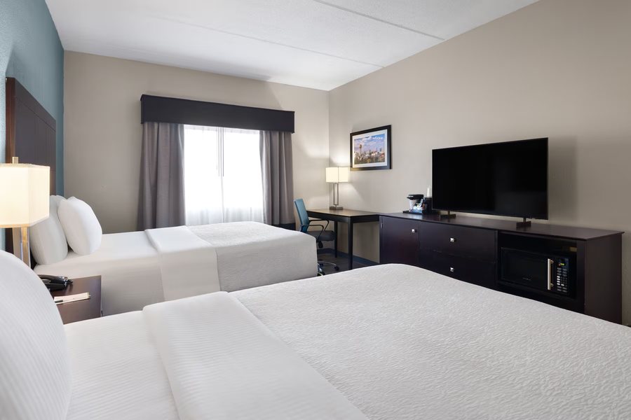 La Quinta Inn Suites by Wyndham Knoxville Airport — Guest room