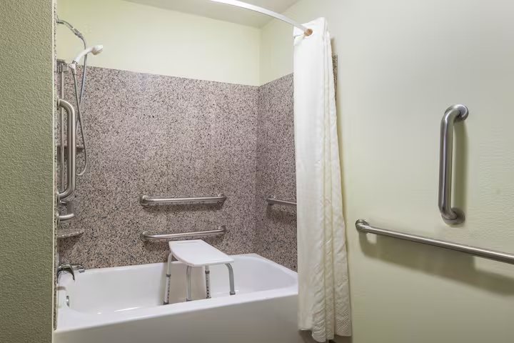 La Quinta Inn Suites by Wyndham Las Vegas Airport N Conv Las Vegas Nevada — Bathroom