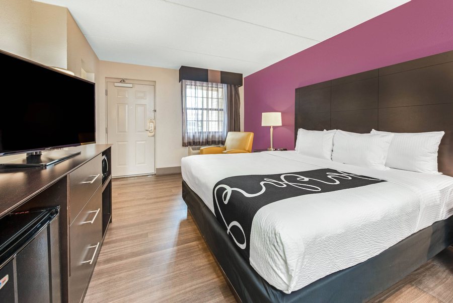 La Quinta Inn Suites by Wyndham Las Vegas Airport N Conv Las Vegas Nevada — Guest room