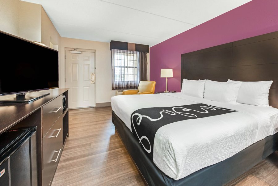 La Quinta Inn Suites by Wyndham Las Vegas Airport South — Guest room