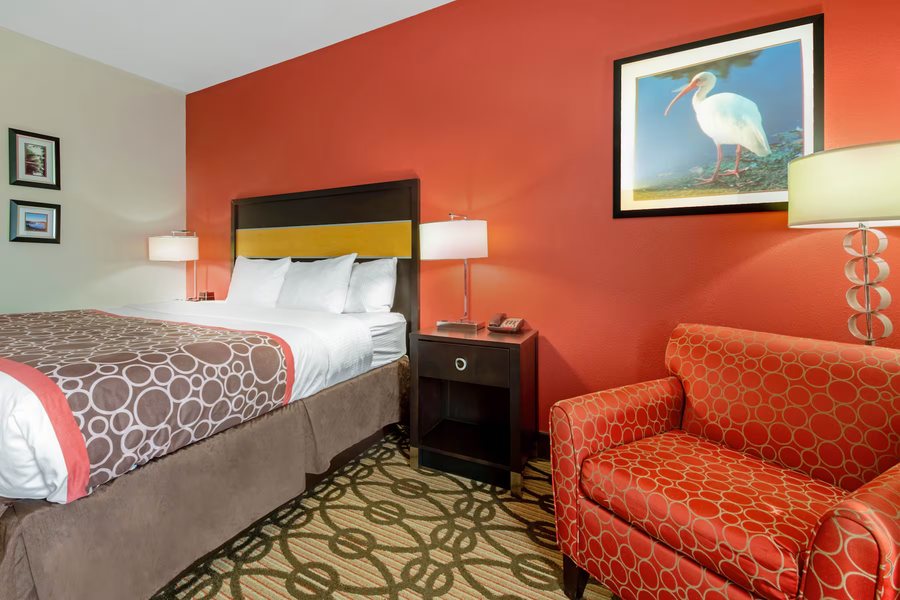 La Quinta Inn Suites by Wyndham Leesville Ft Polk — Guest room