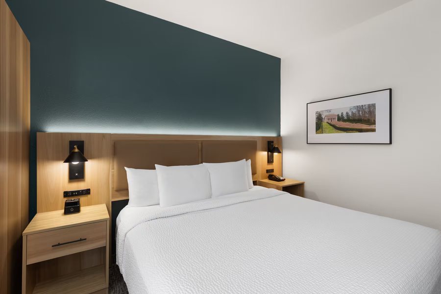 La Quinta Inn Suites by Wyndham Lexington South Hamburg — Guest room
