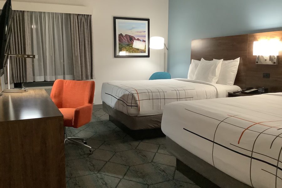 La Quinta Inn Suites By Wyndham Littleton Red Rocks — Guest room