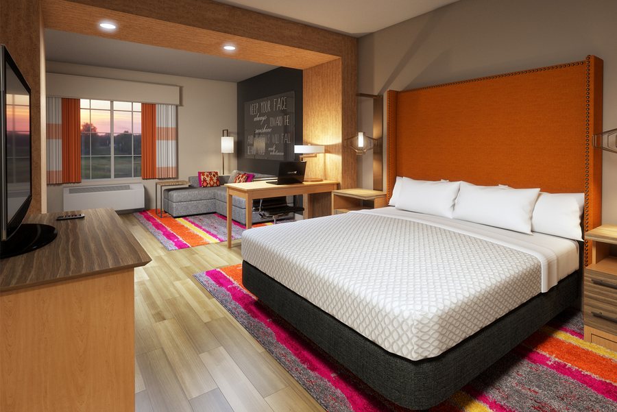 La Quinta Inn Suites by Wyndham Los Banos — Guest room