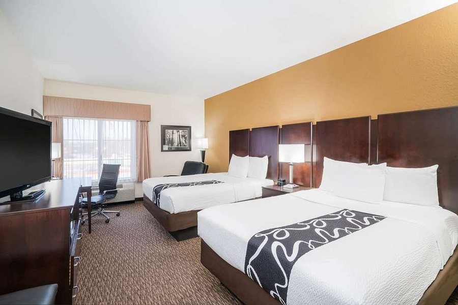 La Quinta Inn Suites by Wyndham Memphis Wolfchase — Guest room