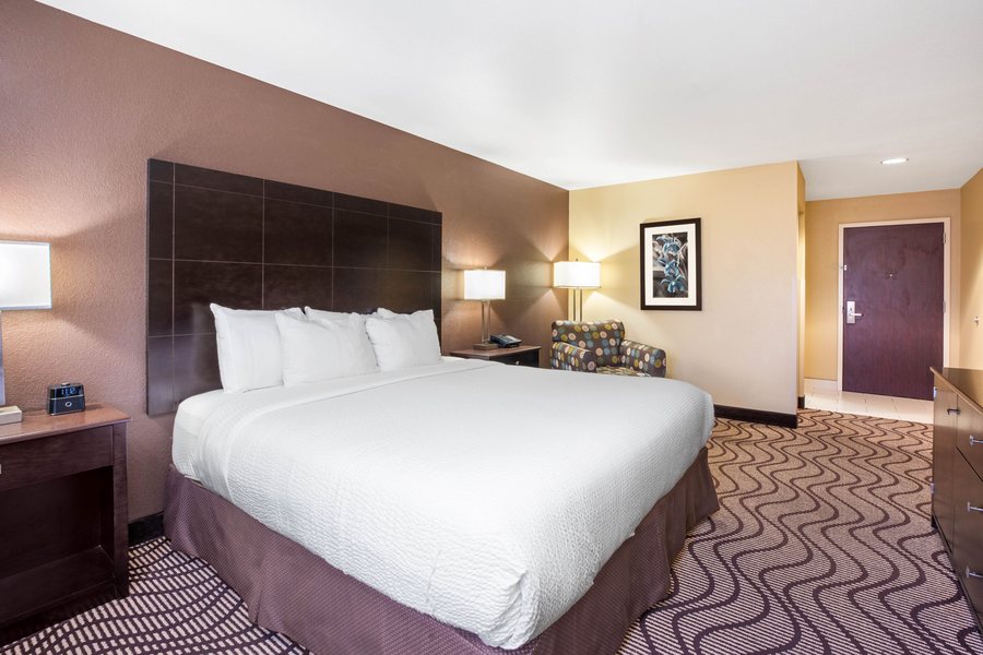 La Quinta Inn Suites by Wyndham Meridian Boise West — Guest room