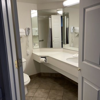 La Quinta Inn Suites by Wyndham Mesa Superstition Springs — Bathroom