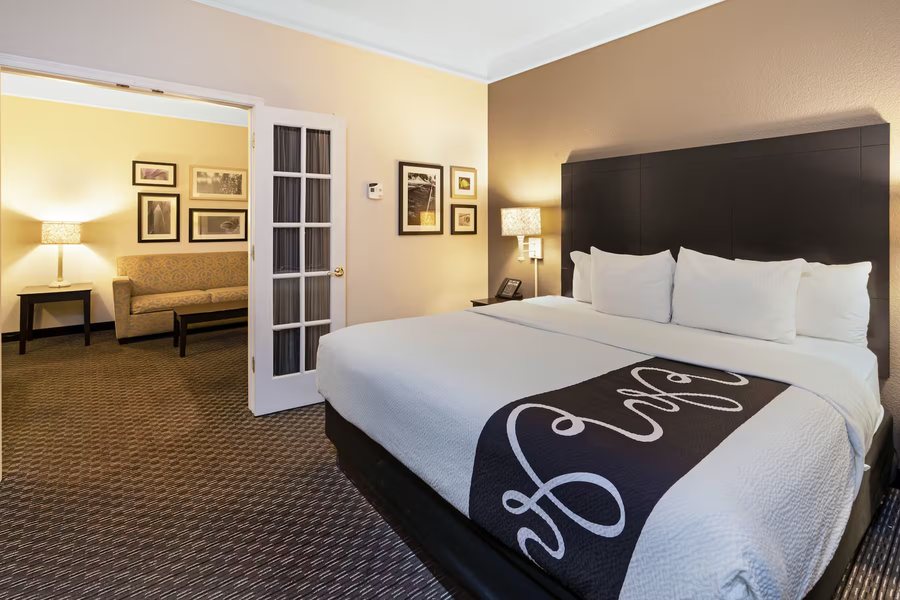 La Quinta Inn Suites by Wyndham Mesa Superstition Springs — Guest room
