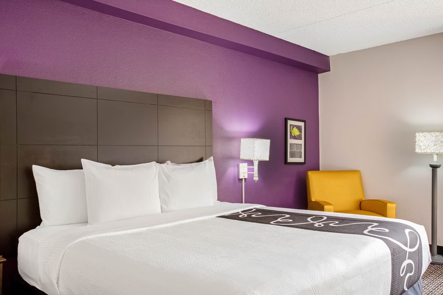 La Quinta Inn Suites By Wyndham Miami Airport East — Guest room
