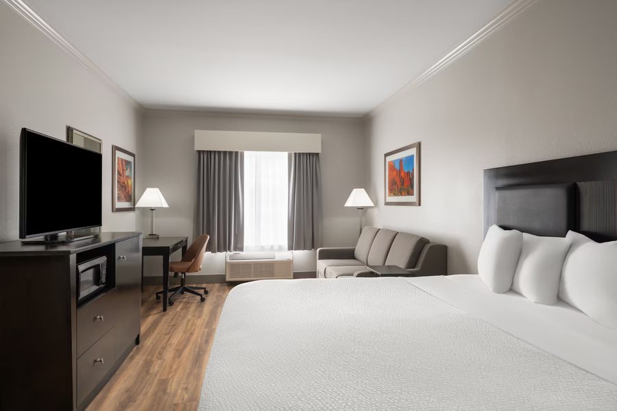 La Quinta Inn Suites by Wyndham Moab — Guest room