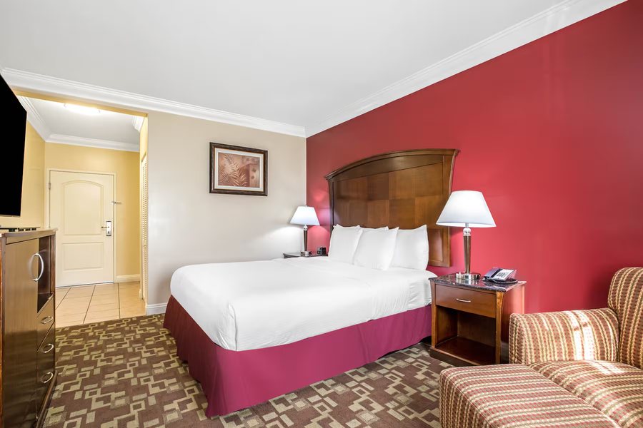 La Quinta Inn Suites by Wyndham Moreno Valley — Guest room