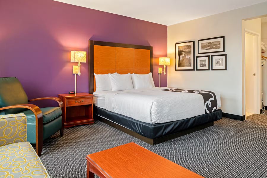 La Quinta Inn Suites by Wyndham Naples East I 75 — Guest room
