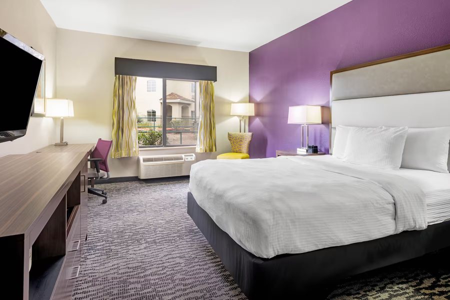 La Quinta Inn Suites by Wyndham NW Tucson Marana — Guest room