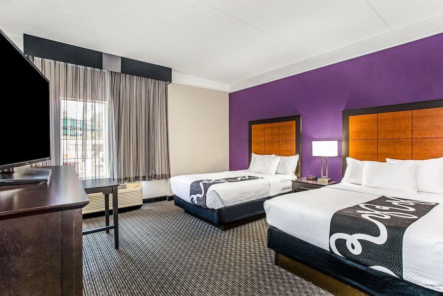 La Quinta Inn Suites by Wyndham Orlando Airport Orlando Florida — Guest room